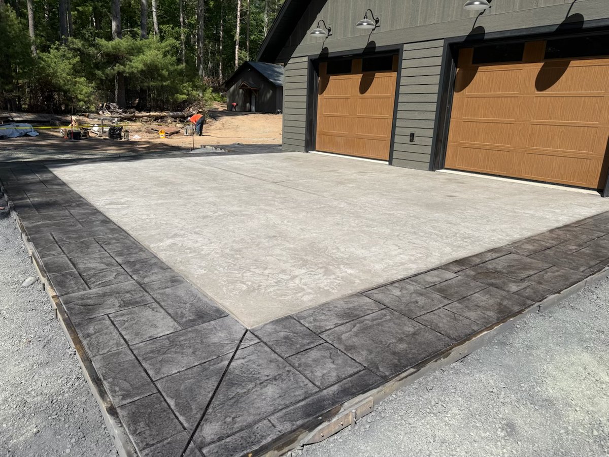 Fully stamped driveway apron with stamped center field and charcoal stamped border