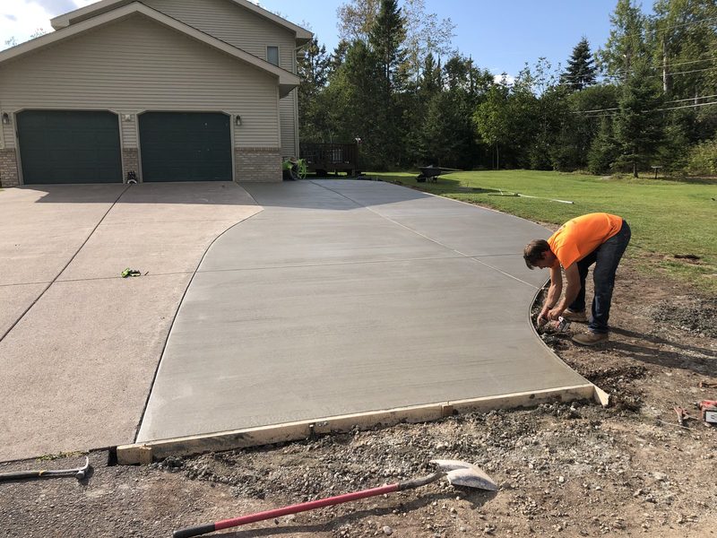 Primetime crew member finishing edge on a driveway pour